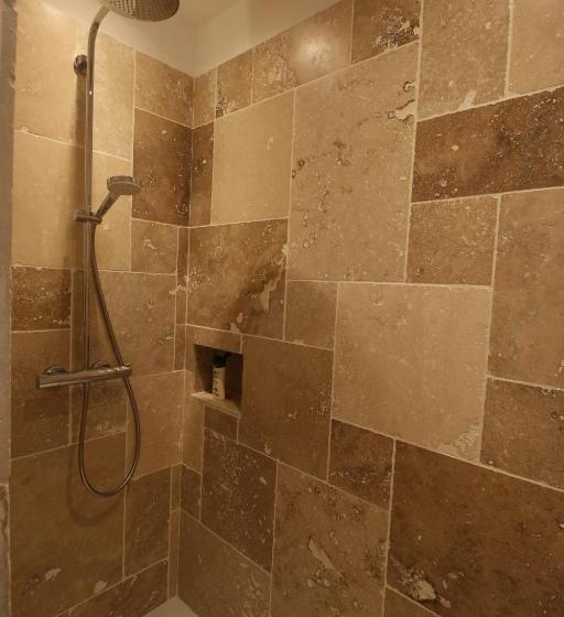 بنسيون Clos Des Poulies