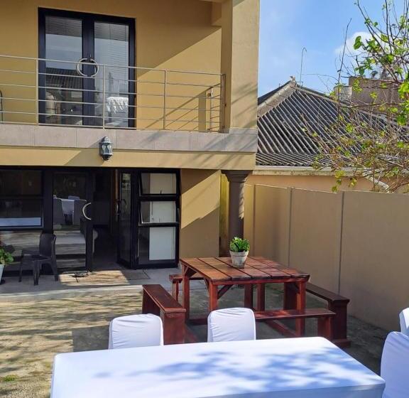 Пансион Fountain Beach House Ikhaya