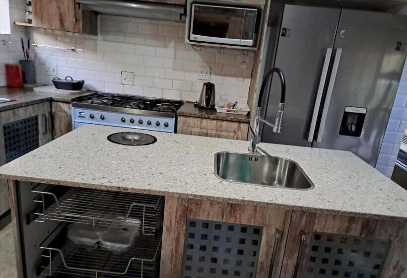 Пансион Fountain Beach House Ikhaya