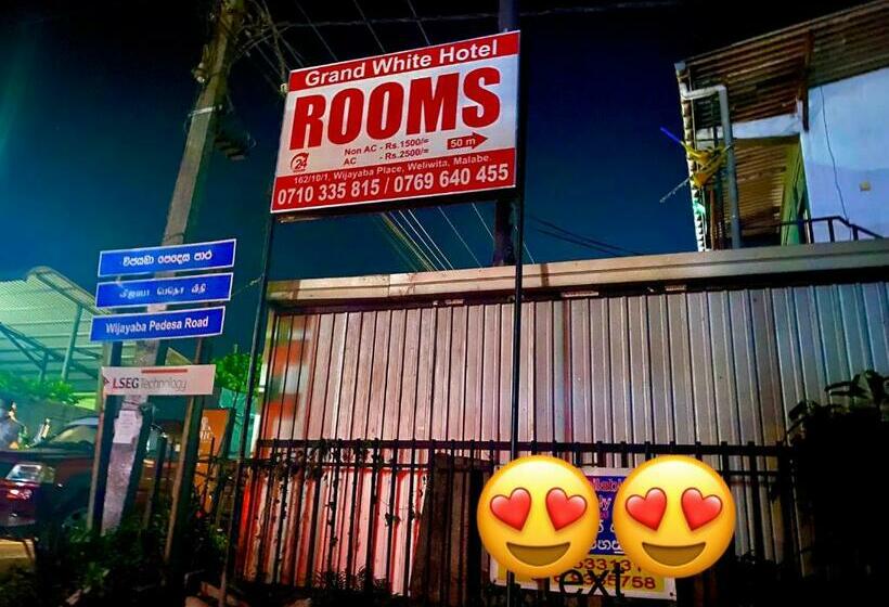 פנסיון Grand White