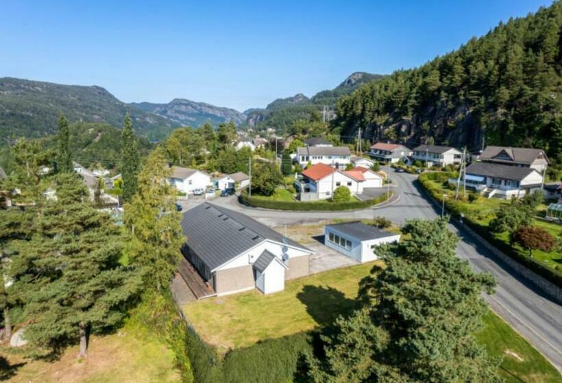 פנסיון Hybel Med Gratis Internett Og Parkering