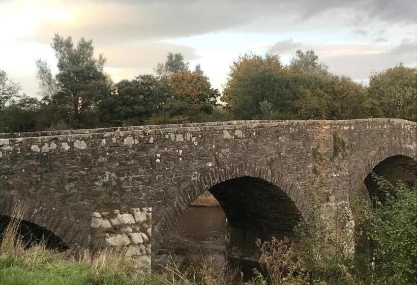 بنسيون The Tollhouse