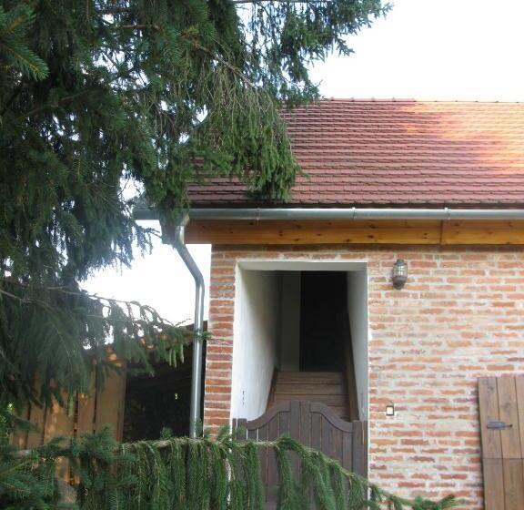 هاستل Fürge Róka Porta