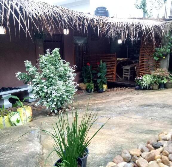 הוסטל Homeaway Homestay Hatton