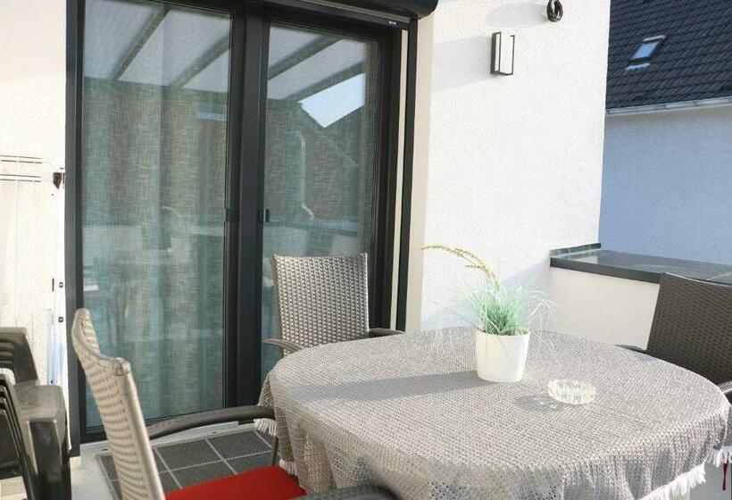 فندق صغير Rooms In Düsseldorf Near The Airport/fair