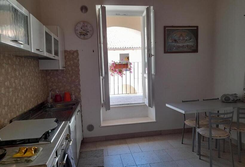 تختخواب و صبحانه Aquila Antica