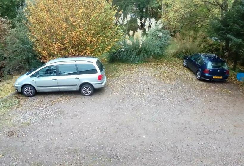 تختخواب و صبحانه Bluebell Cottage