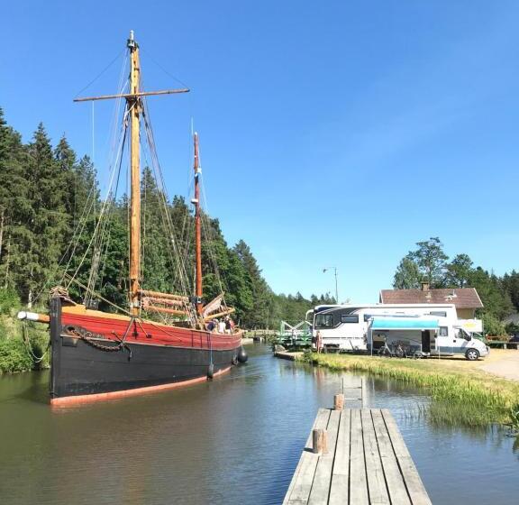 צימר Brådtom Slusscafé & Stugor