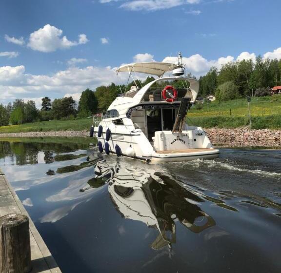 צימר Brådtom Slusscafé & Stugor