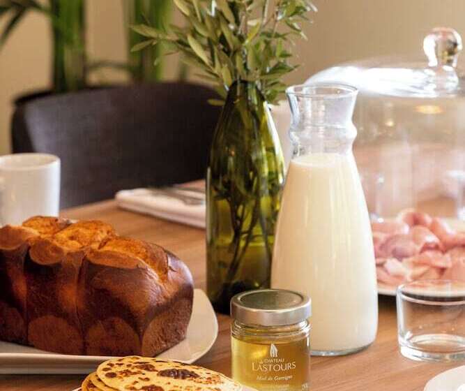 ベッドアンドブレックファースト Les Villas Du Chateau De Lastours