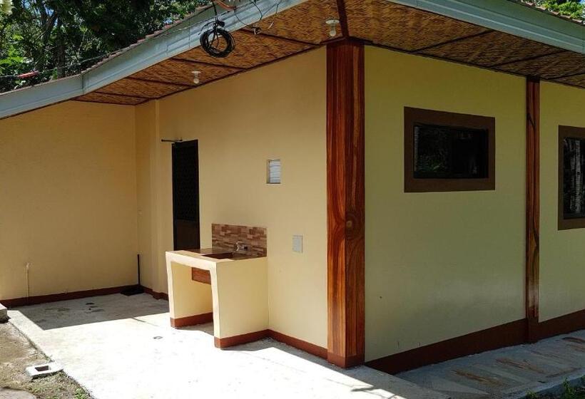 تختخواب و صبحانه Paco S Garden Home Stay