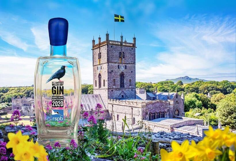 مبيت وإفطار The Cathedral Villas