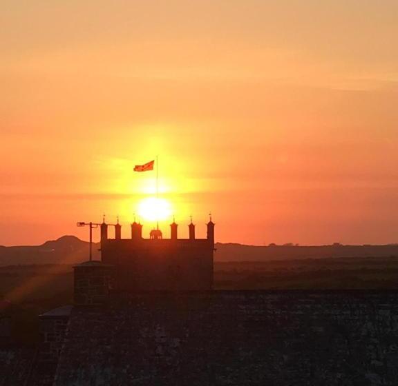 مبيت وإفطار The Cathedral Villas