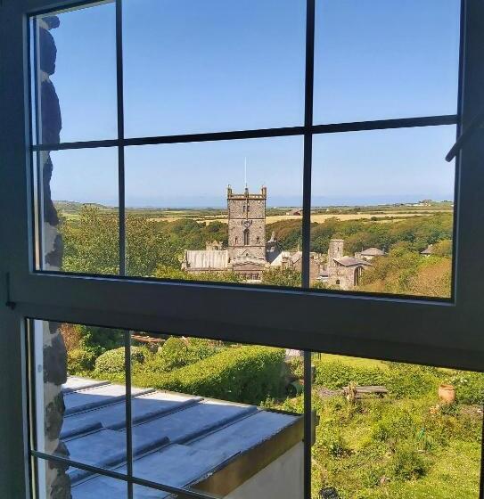 مبيت وإفطار The Cathedral Villas