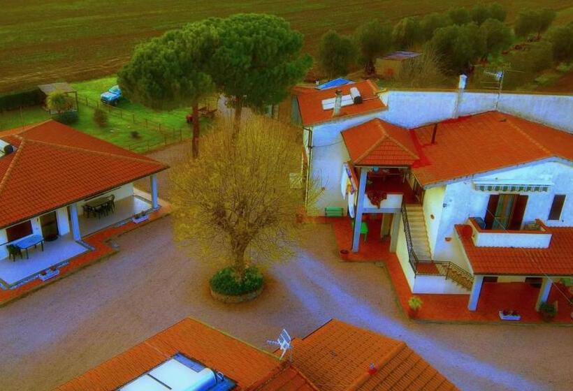 Отель Agriturismo La Valle Dell Albegna