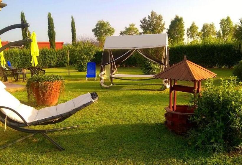 Отель Agriturismo La Valle Dell Albegna