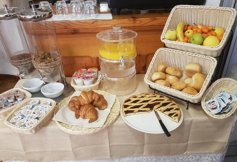 Отель Albergo Natalina