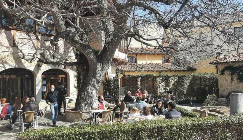 هتل Apartamentos Turísticos Y Suites