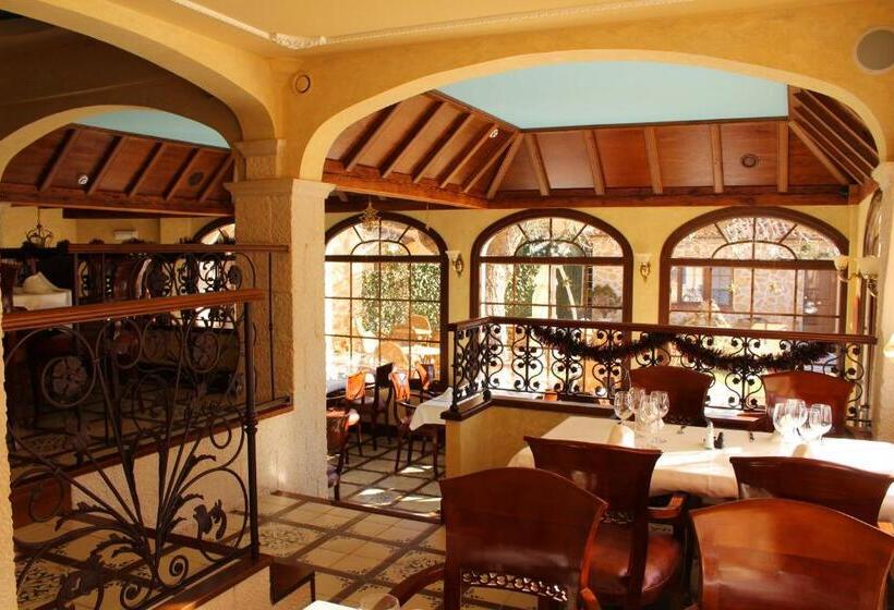 هتل Apartamentos Turísticos Y Suites