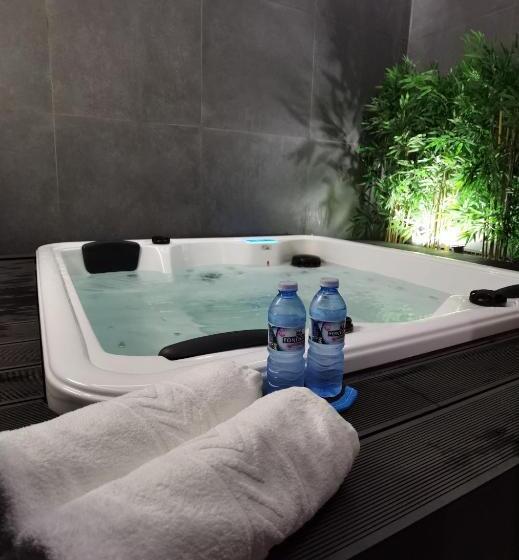 هتل کپسول Futurotel Malagueta Beach