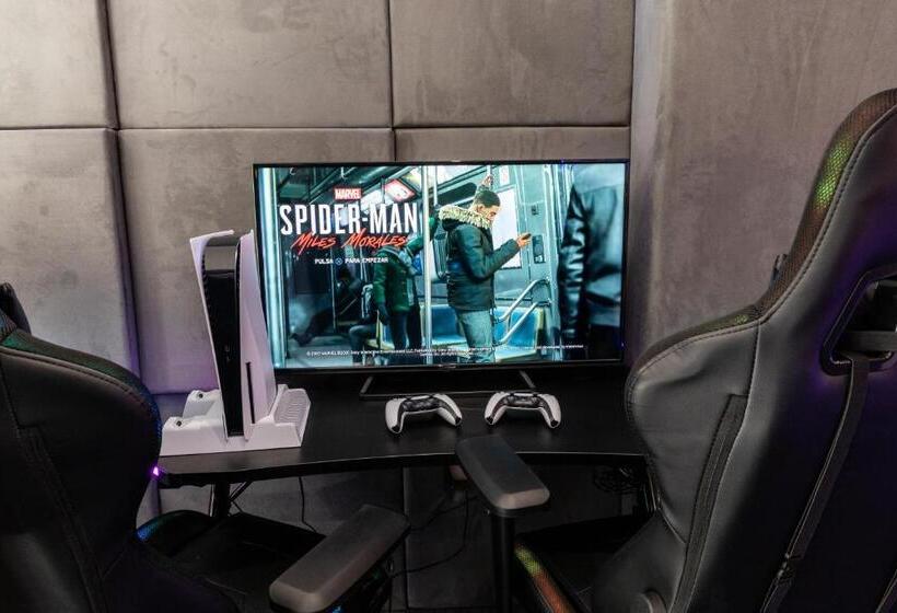 هتل کپسول Futurotel Malagueta Beach