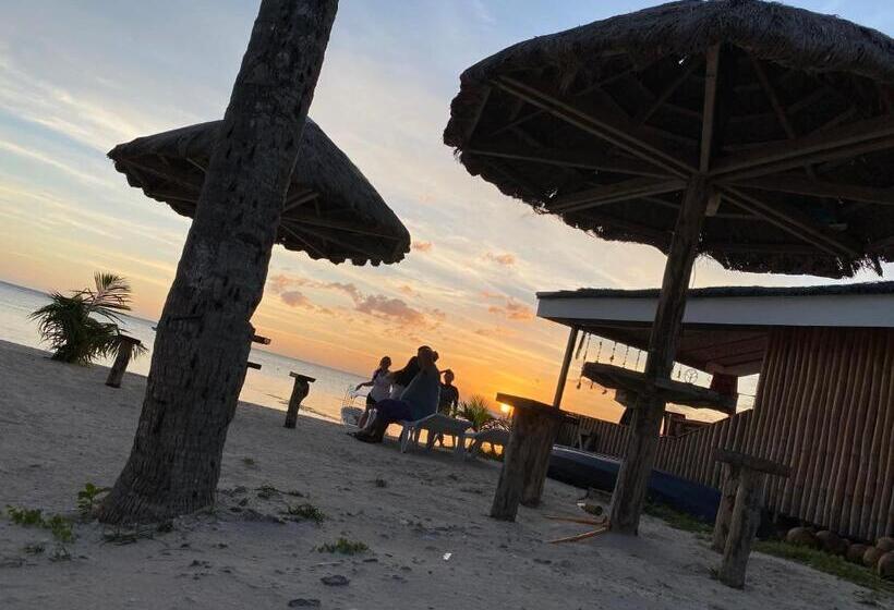 هتل Golden Sunset Inn