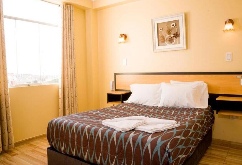 هتل Hostal D  Rosas