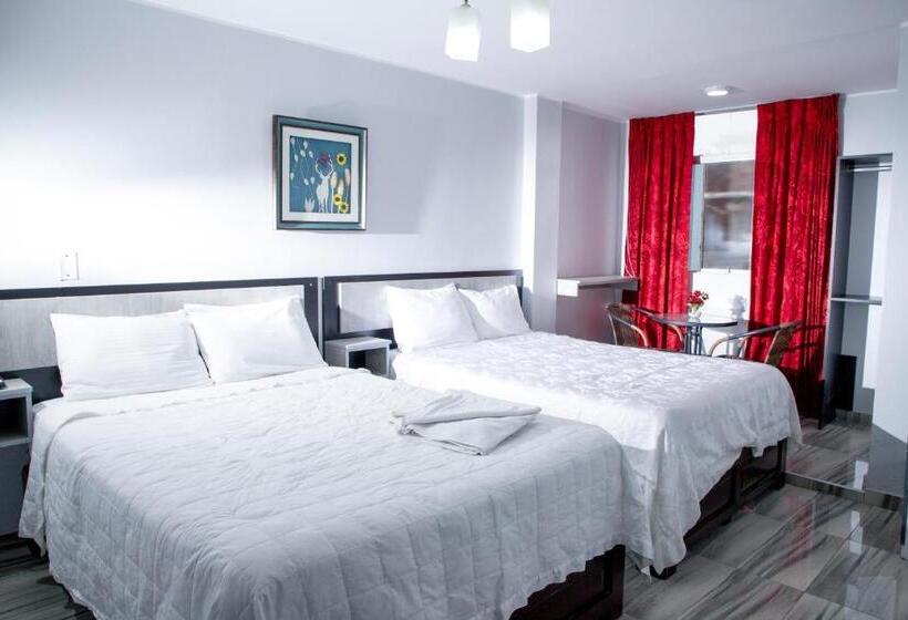 هتل Hostal D  Rosas