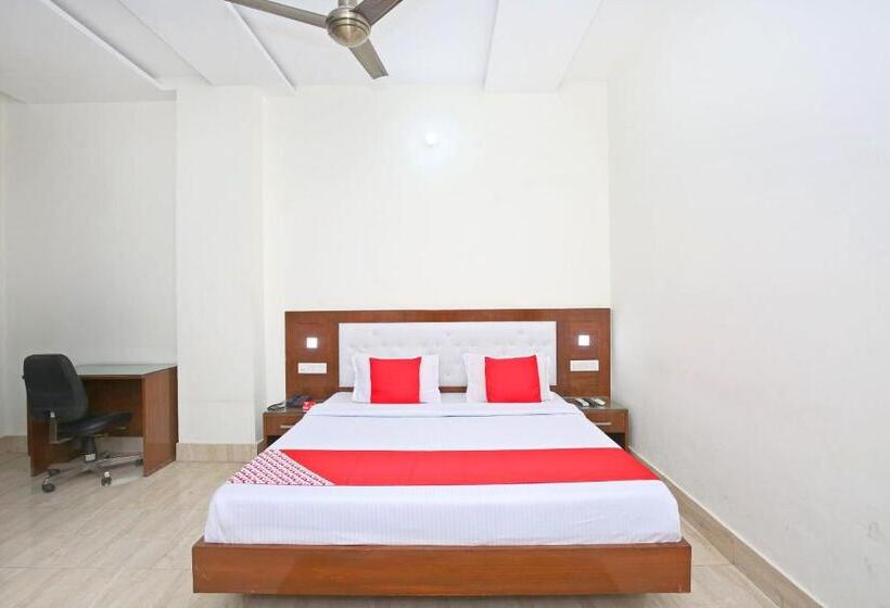 호텔 Oyo 12766 Nimantran Resort