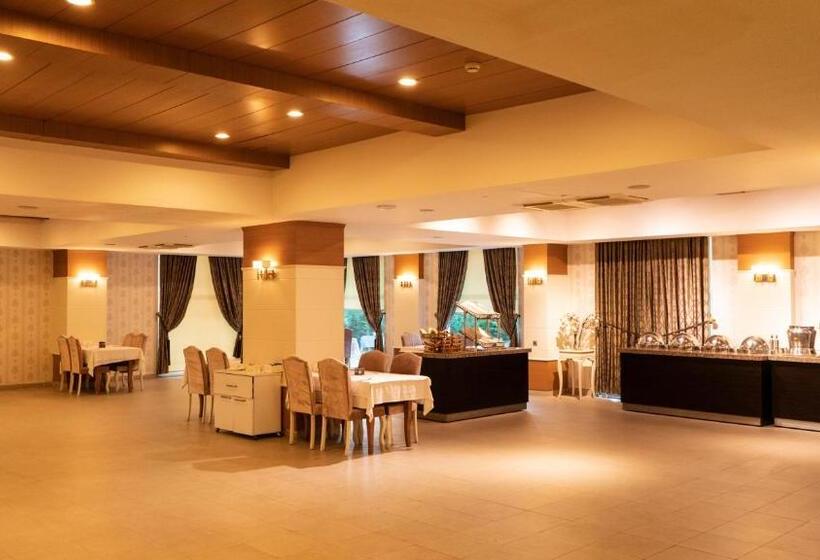 Mox Hotel Wellness & Spa