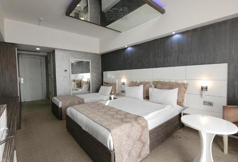 Mox Hotel Wellness & Spa