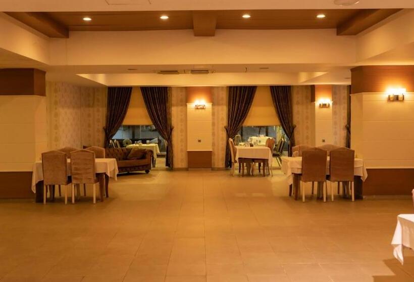 Mox Hotel Wellness & Spa