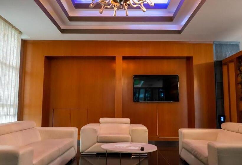 Mox Hotel Wellness & Spa