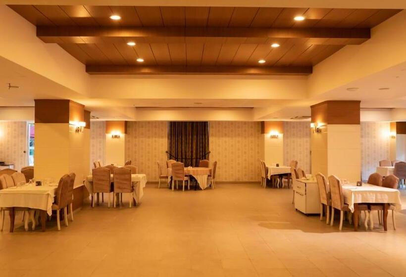 Mox Hotel Wellness & Spa