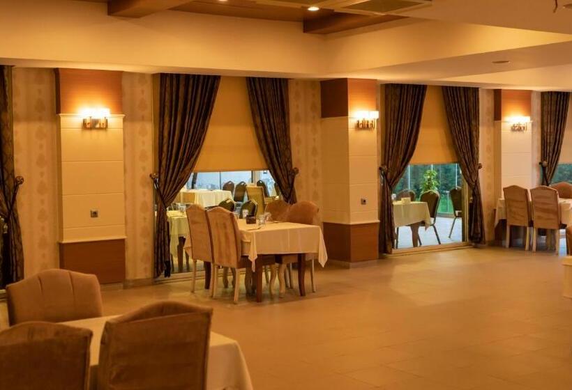 Mox Hotel Wellness & Spa