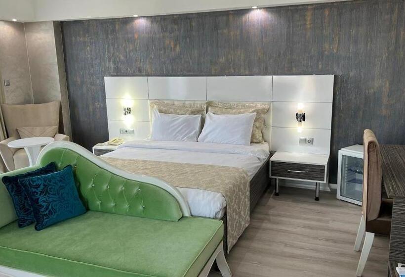 Mox Hotel Wellness & Spa