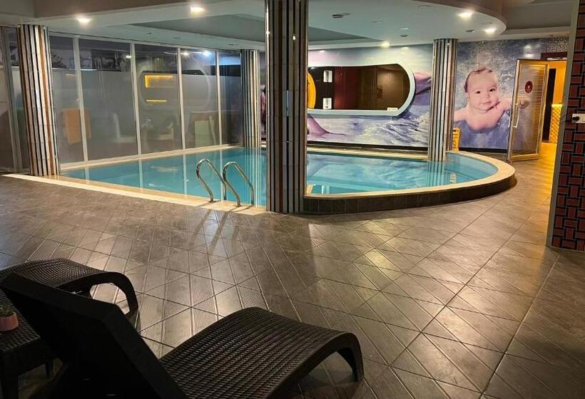 Mox Hotel Wellness & Spa