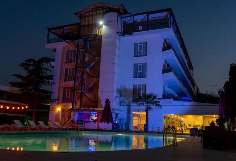 Mox Hotel Wellness & Spa