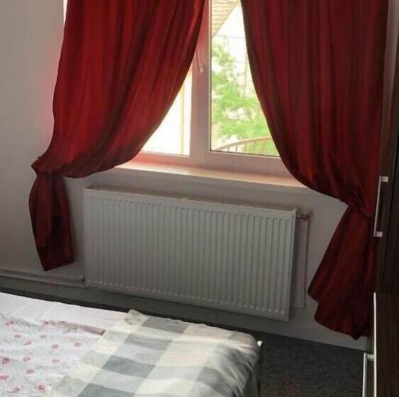 פנסיון Casa Ormenisan