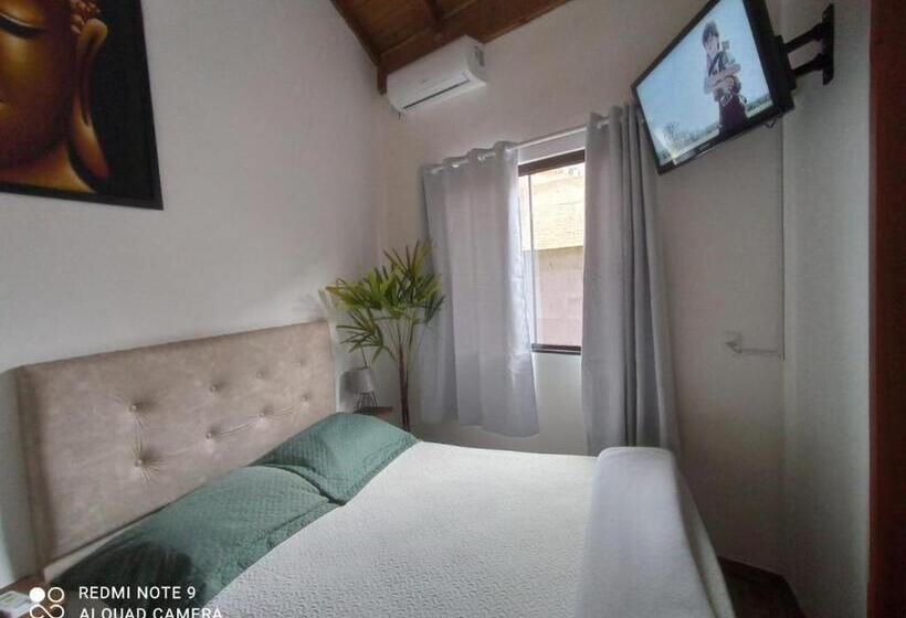 펜션 Chalés Da Guarda Do Embaú