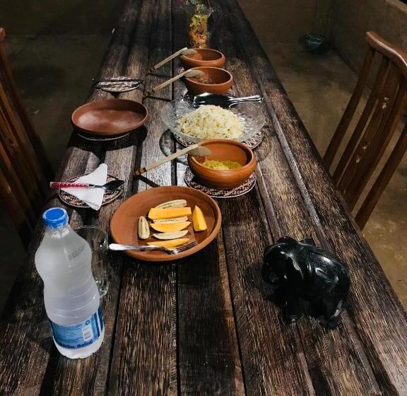 Пансион Charitha Rest