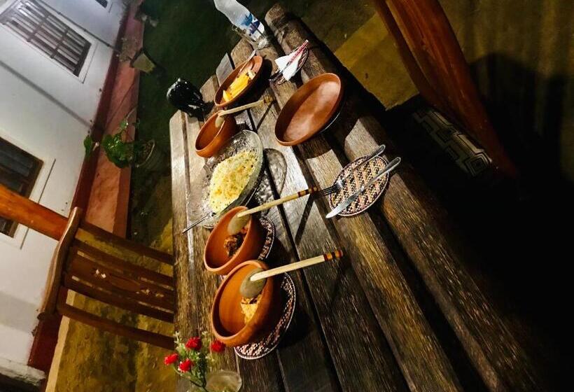 Пансион Charitha Rest