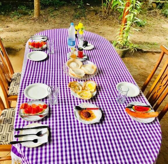 Пансион Charitha Rest