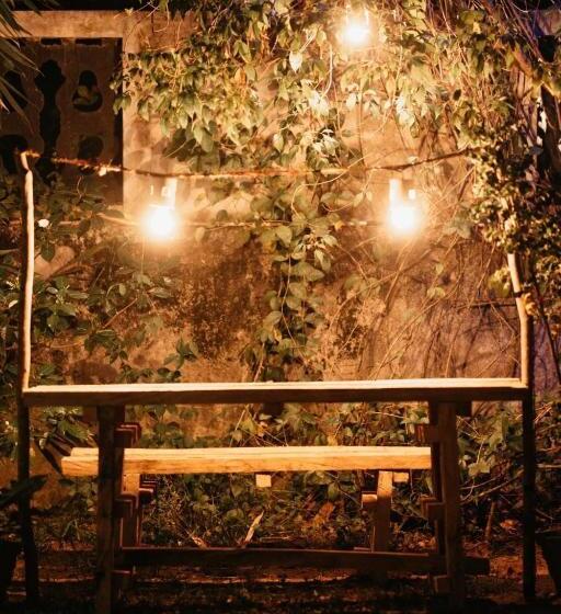 Пансион Charitha Rest