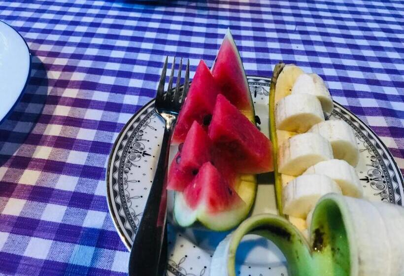 Пансион Charitha Rest