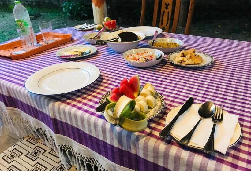 Пансион Charitha Rest