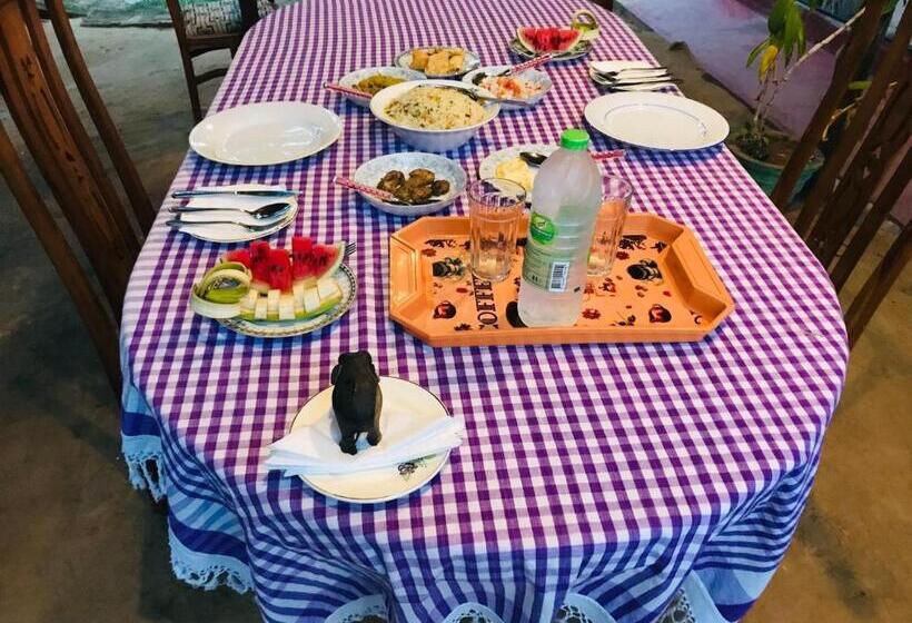 Пансион Charitha Rest