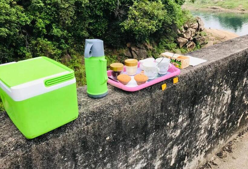 Пансион Charitha Rest