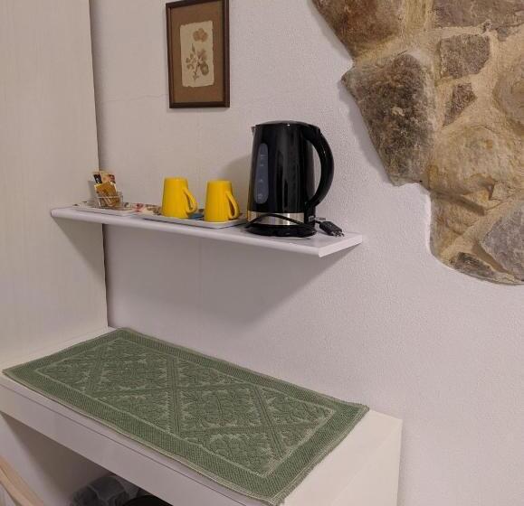 Пансион Green And Orange Rooms