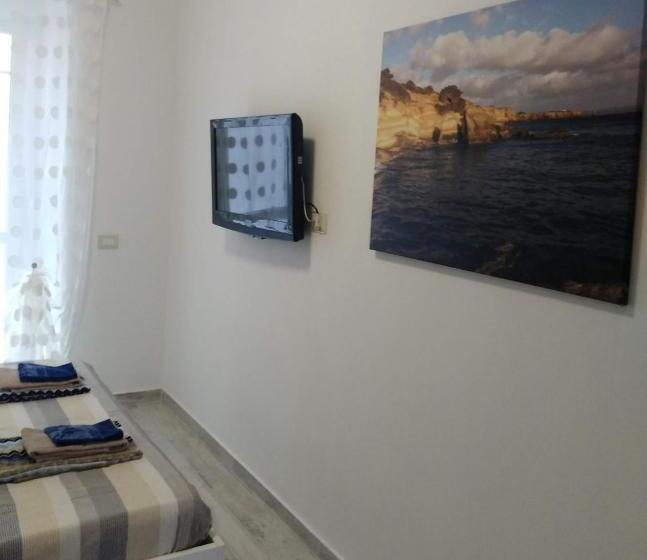 Пансион Green And Orange Rooms